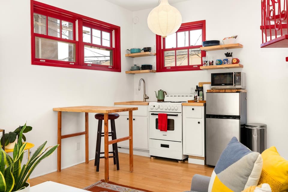 Artsy Venice Beach Canals Studio w/Rooftop & Sauna Apartment in Marina del Rey