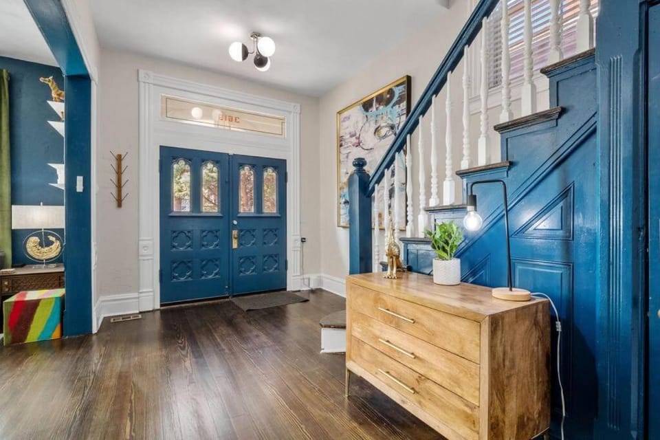 Historic Shaw Home • Sleeps 14 • Near Zoo & Arch House in Saint Louis