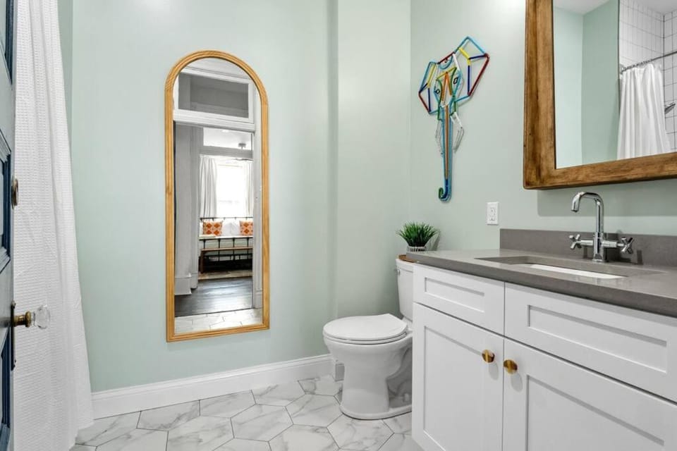 Historic Shaw Home • Sleeps 14 • Near Zoo & Arch House in Saint Louis
