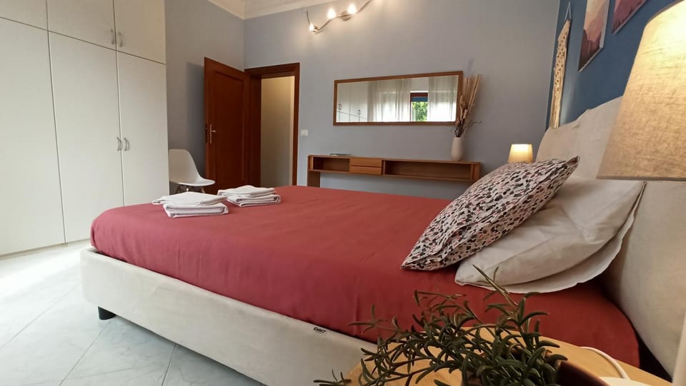 Bed, Photo of the whole room, Bedroom, towels, wardrobe