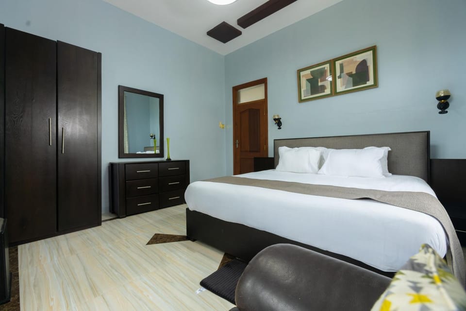 Bedroom, bidet