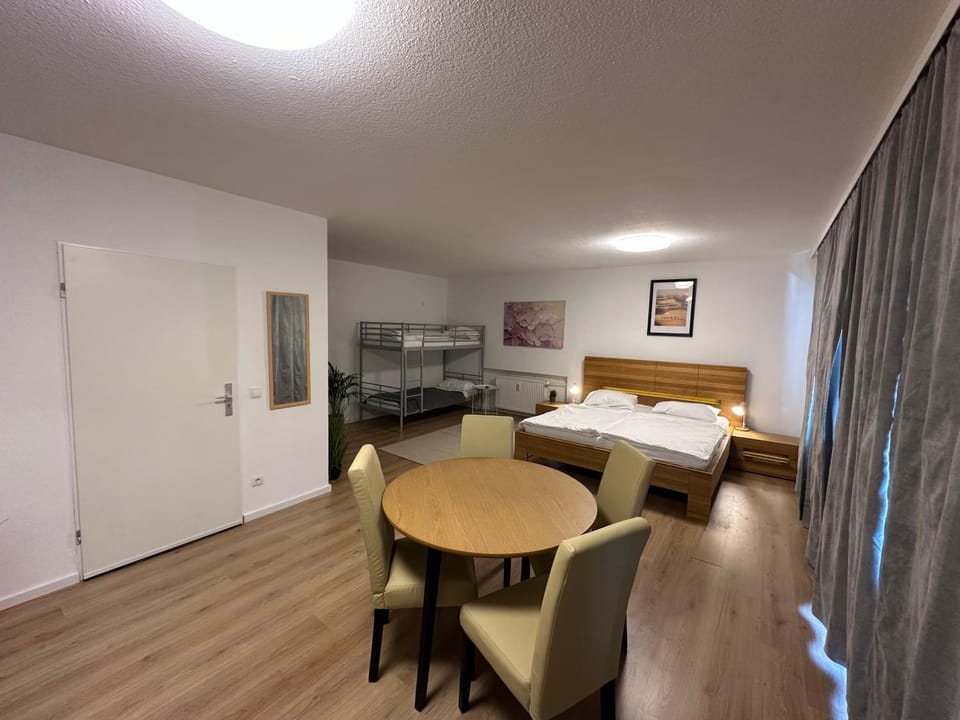 Bed, TV and multimedia, Living room, Photo of the whole room, Seating area, Dining area, Bedroom