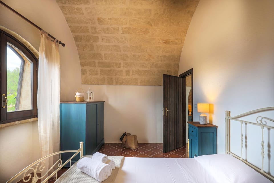 Bed, Photo of the whole room, Bedroom, Garden view, wardrobe