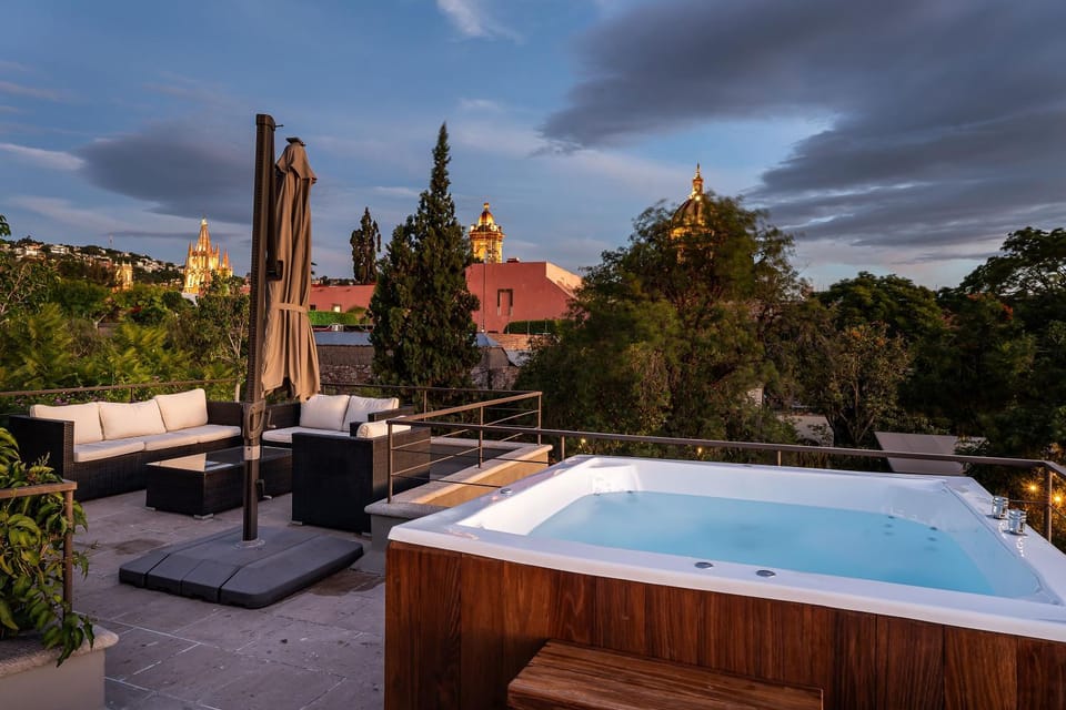 Nearby landmark, Hot Tub, Hot Tub, Balcony/Terrace, Balcony/Terrace, Landmark view, Landmark view