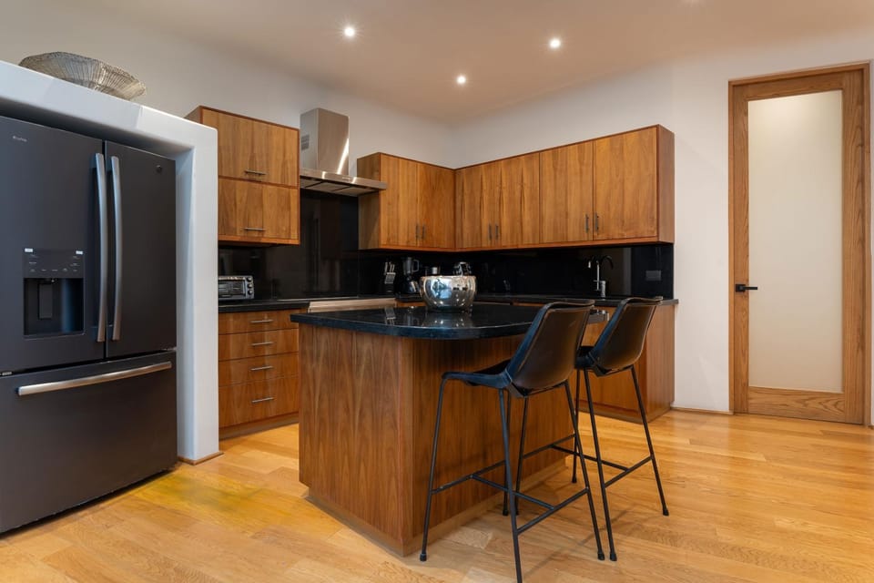 Dining area, kitchen