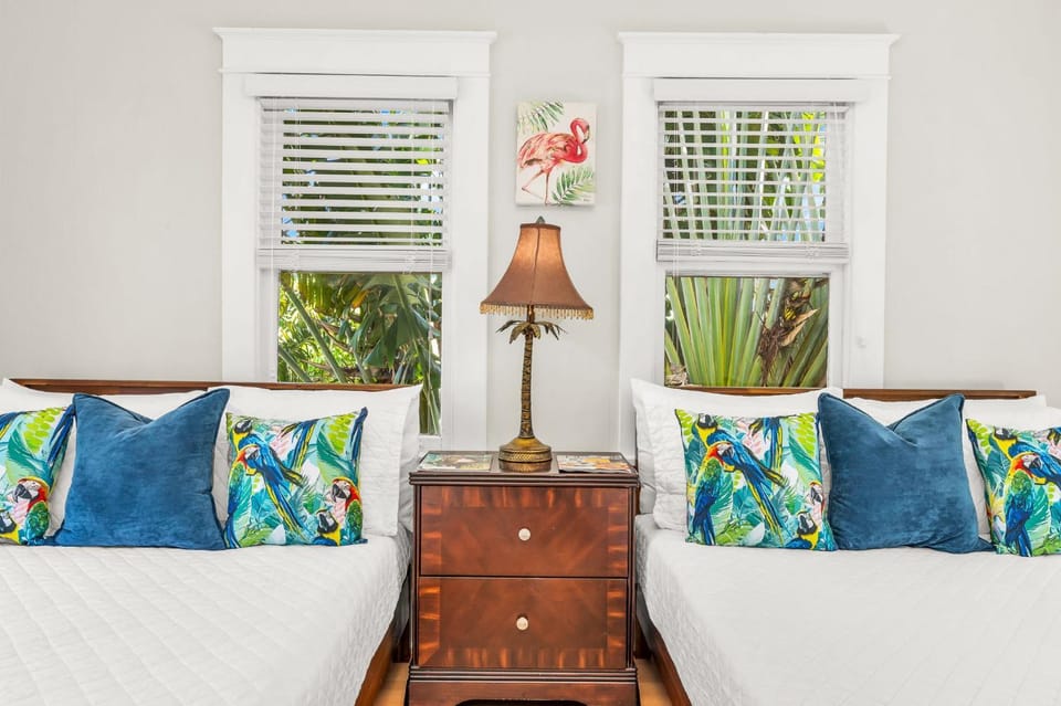 Birds of Paradise - Historic Spanish Estate House in Lantana