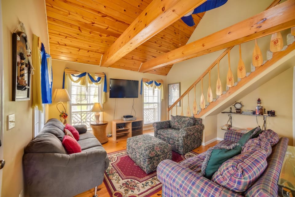 Nautical Retreat at Kudzu Cove Cabins Resort Cabin in Guntersville Lake