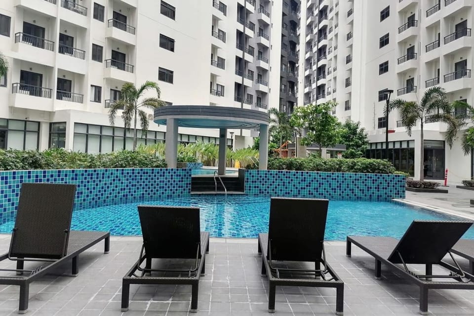 Swimming pool, sunbed