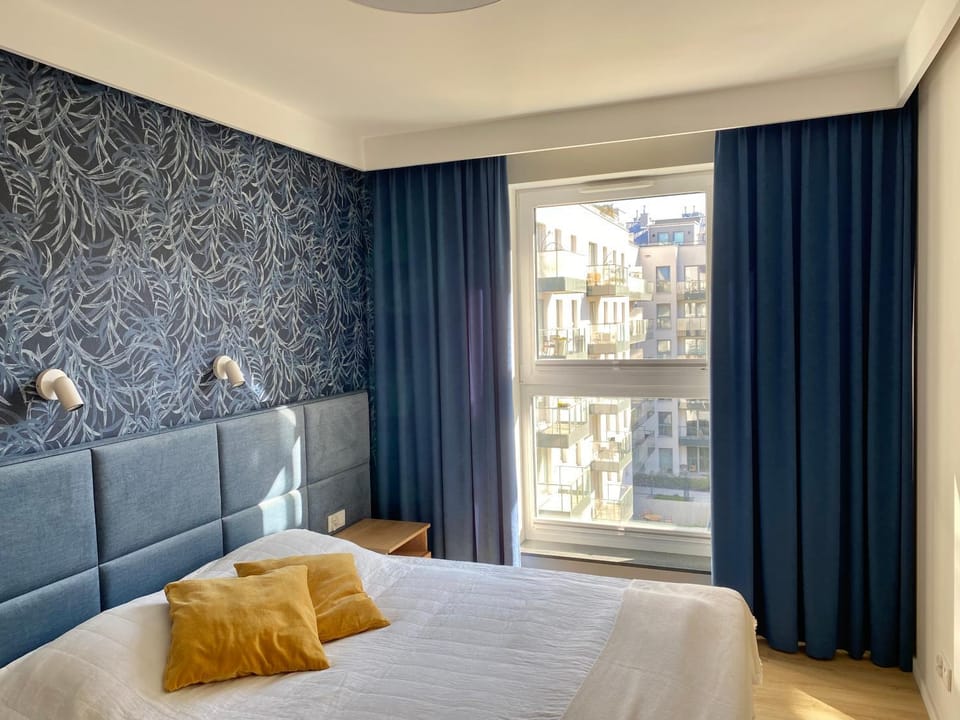 Bed, Photo of the whole room, Seating area, Bedroom