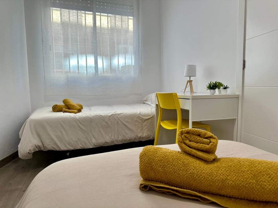 Bed, Photo of the whole room, Seating area, Bedroom, towels