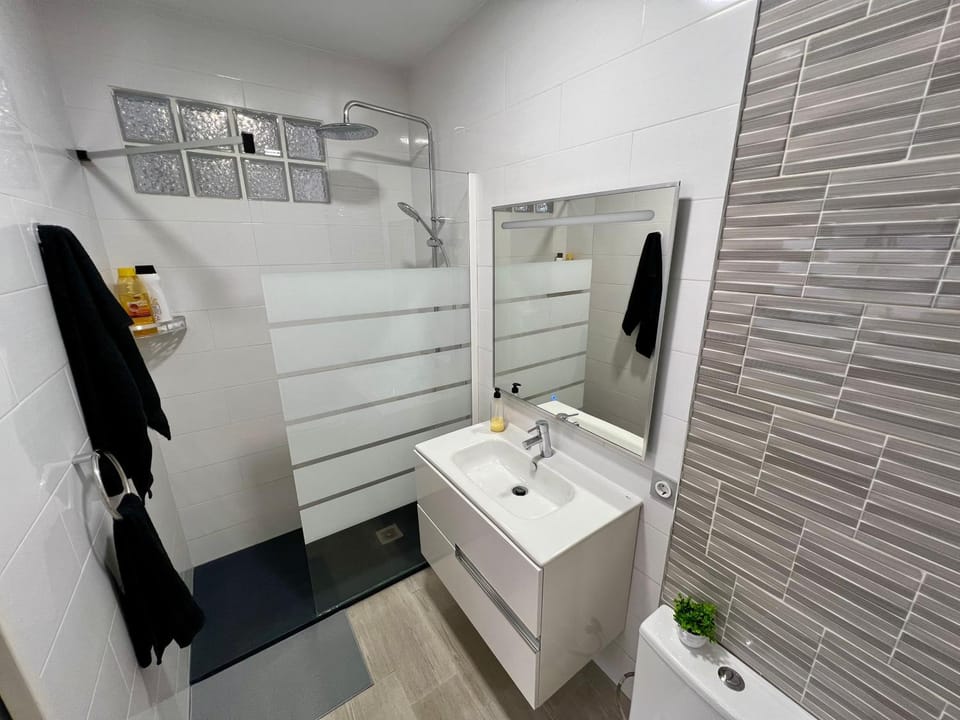 Shower, Bathroom, towels