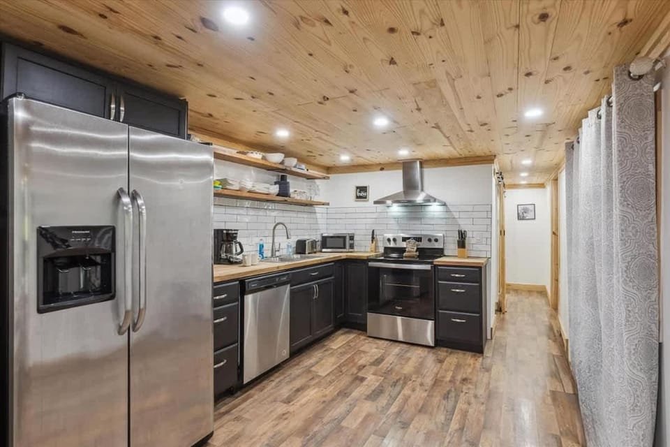 Creekside Retreat by Beyond Expectations House in Pigeon Forge