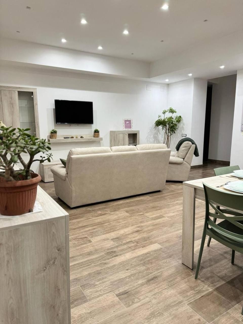 TV and multimedia, Living room, Seating area