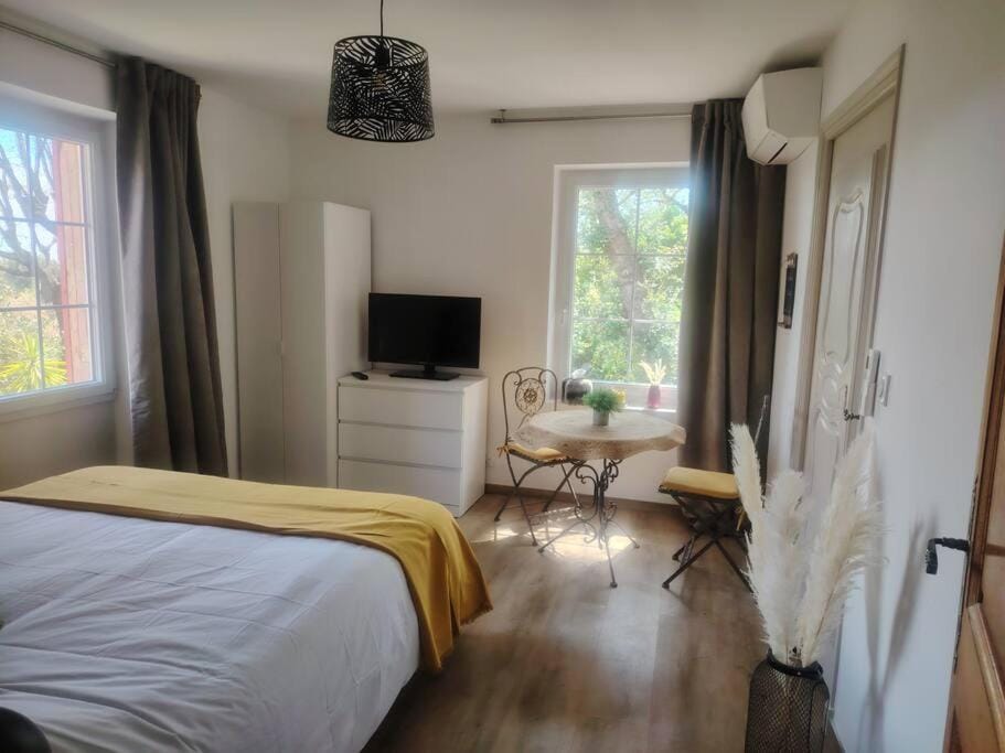 Domaine des Petites Sœurs à 800m du centre historique avec 5200m2 de parc arboré Apartment in Vence