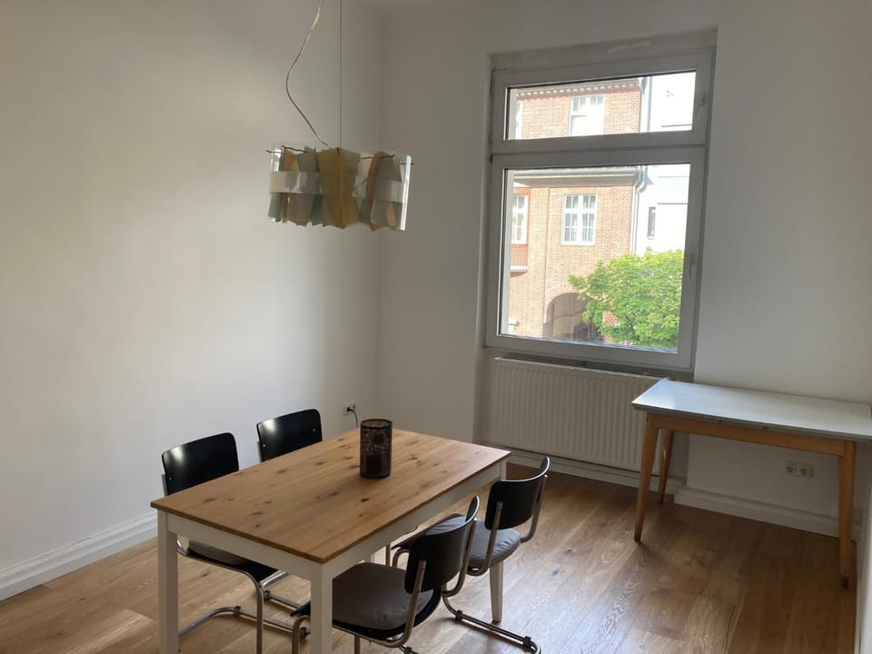 Dining area, Street view