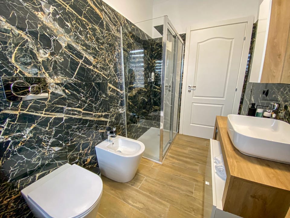 Shower, Toilet, bidet