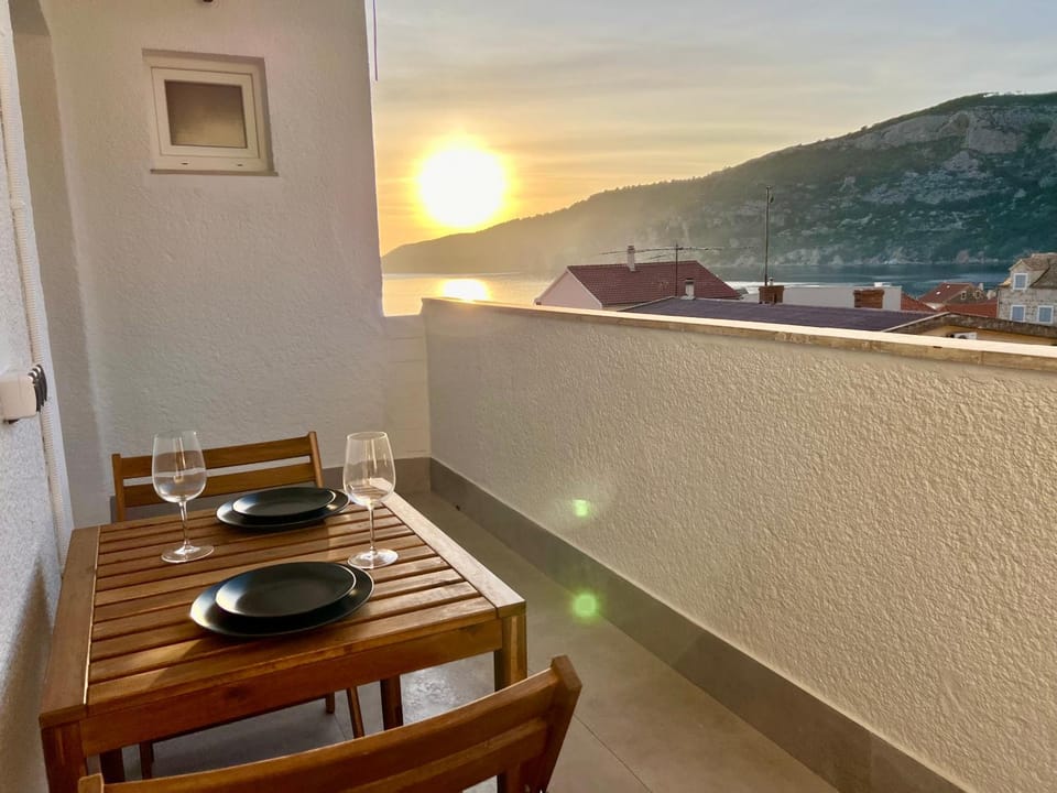 Balcony/Terrace, Dining area, City view, Sea view, Sunset