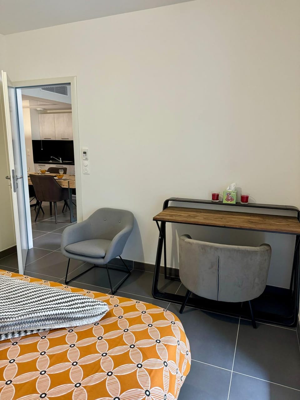 Bed, Photo of the whole room, Seating area, Bedroom