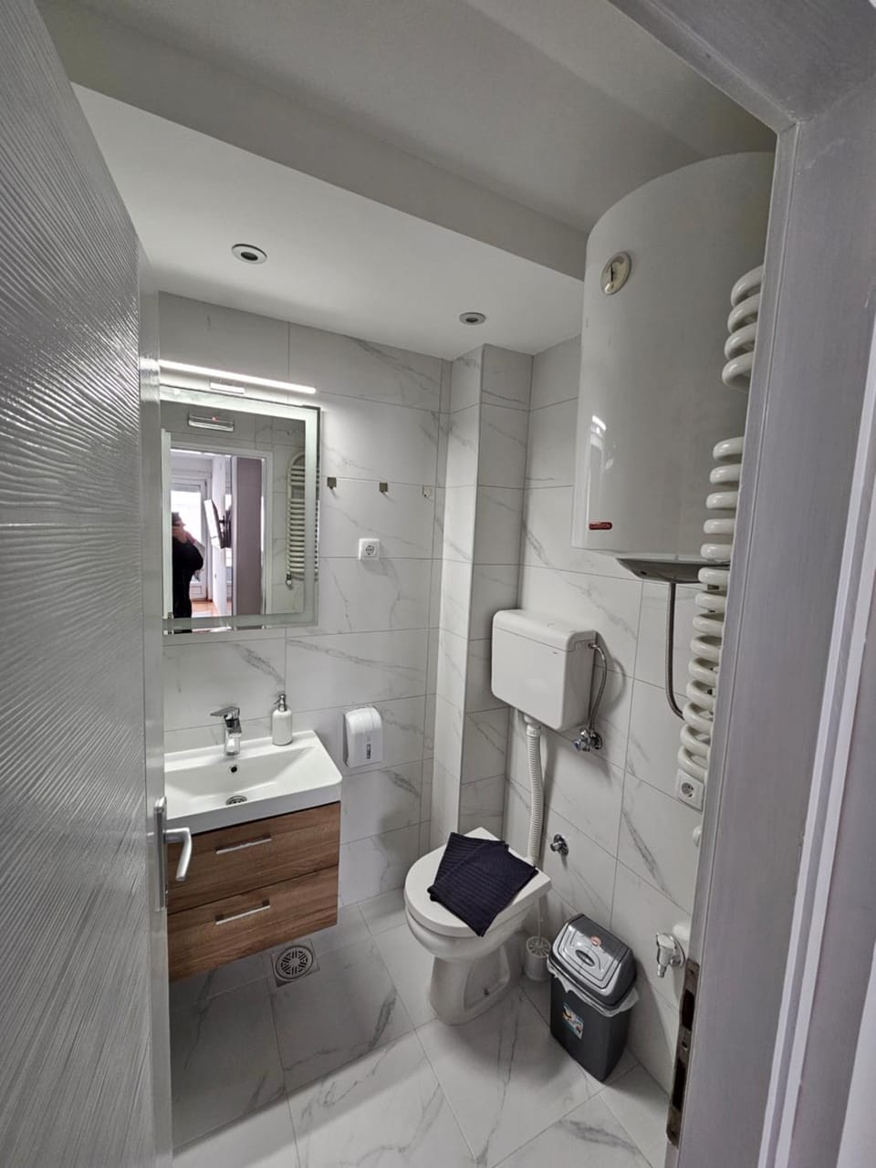 Toilet, Bathroom, towels