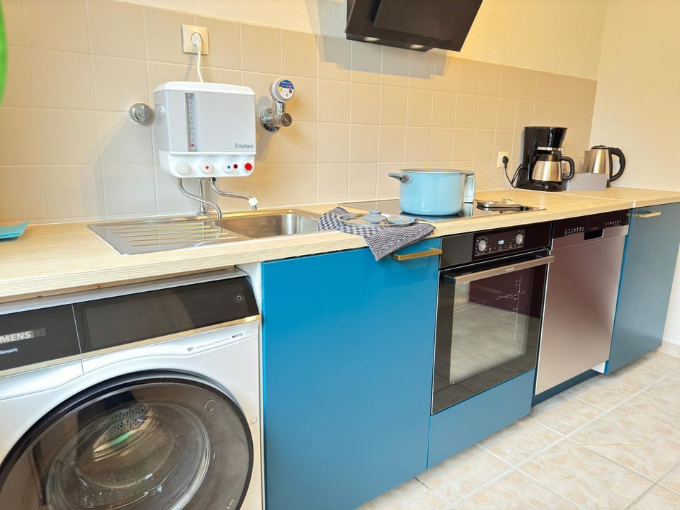 dishwasher, pet friendly, stove, washing machine, kitchen