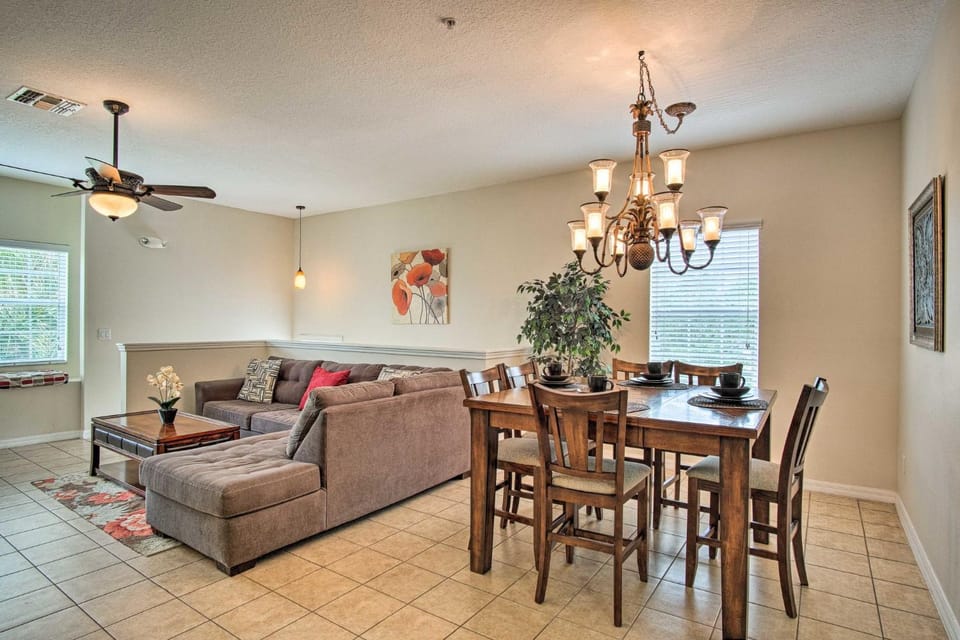 Living room, Dining area