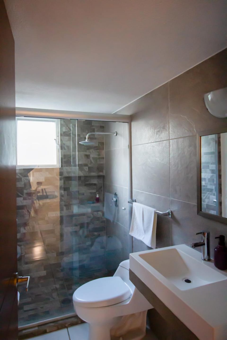 Shower, Toilet, Bathroom, towels