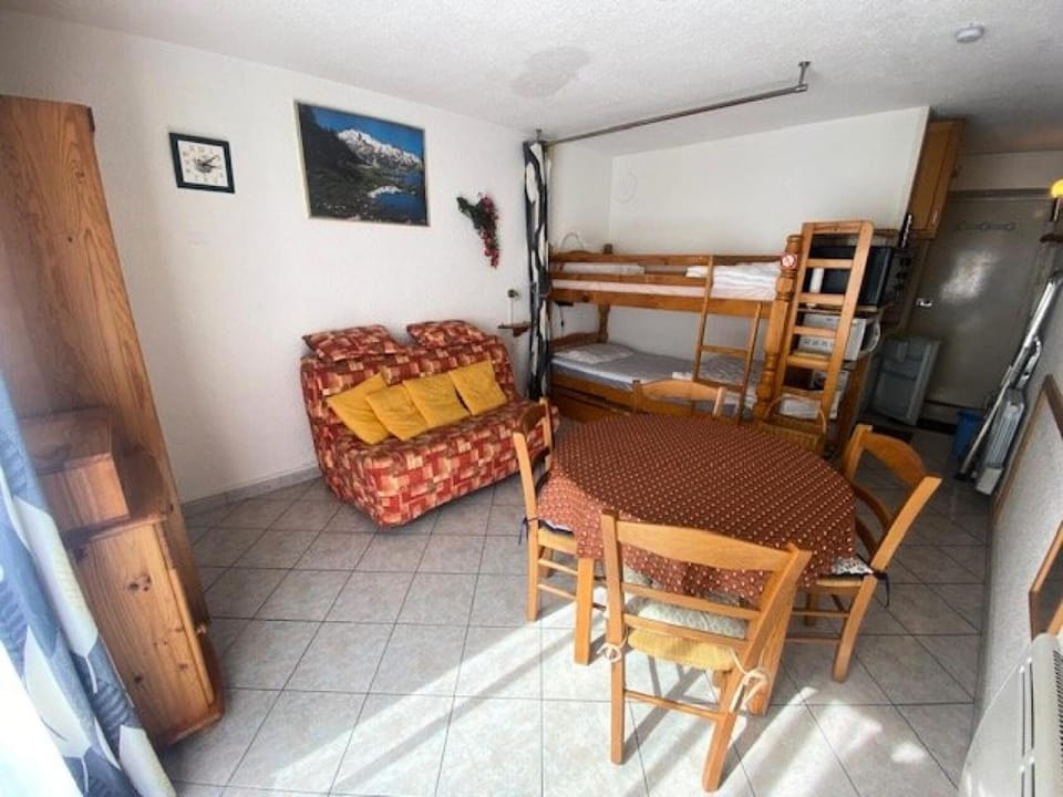 Bed, kitchen