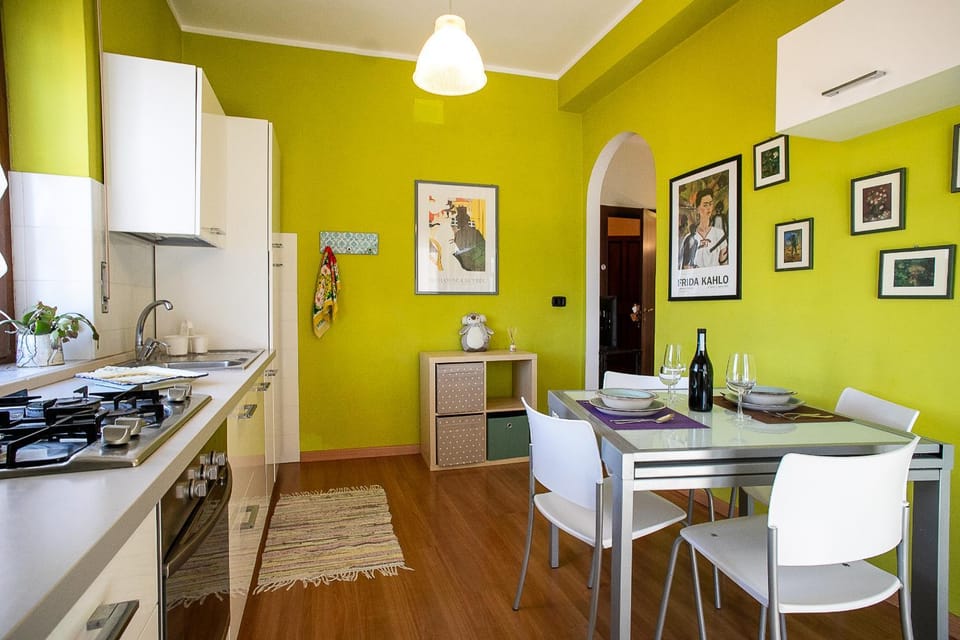 Kitchen or kitchenette, Seating area, Dining area, oven, pet friendly, stove