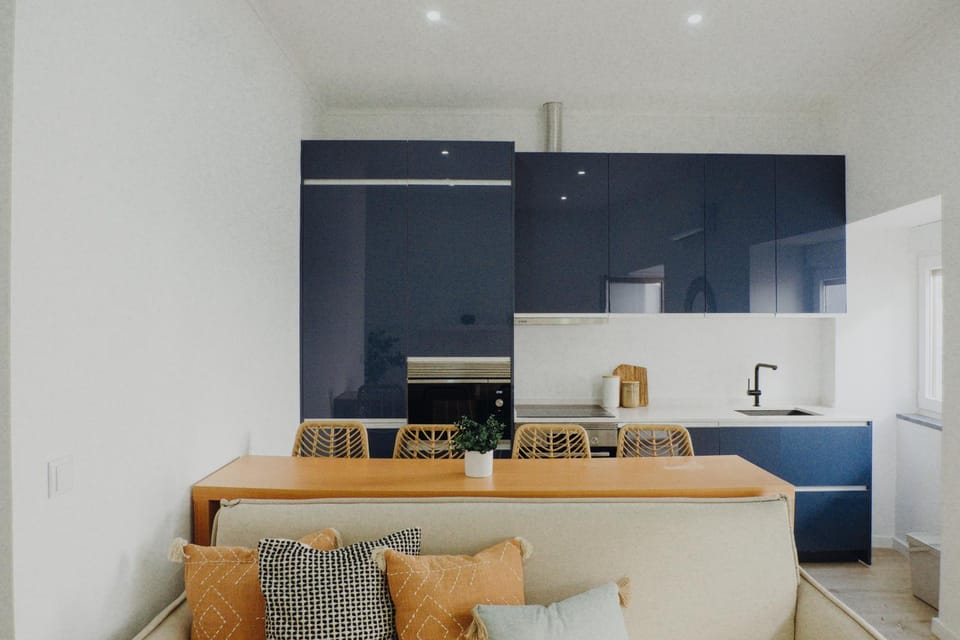 Kitchen or kitchenette, Seating area, Dining area