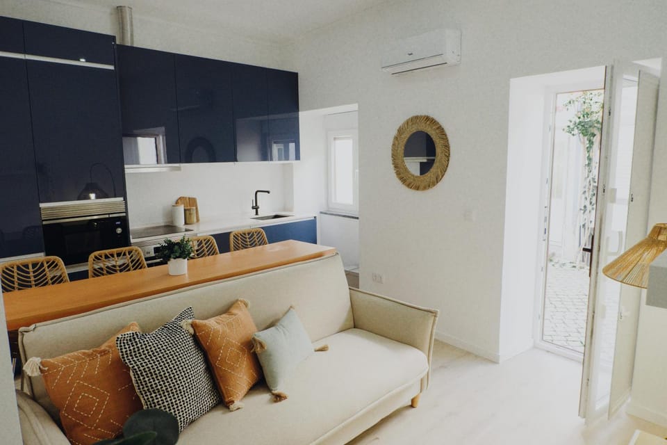 Kitchen or kitchenette, Living room, air conditioner