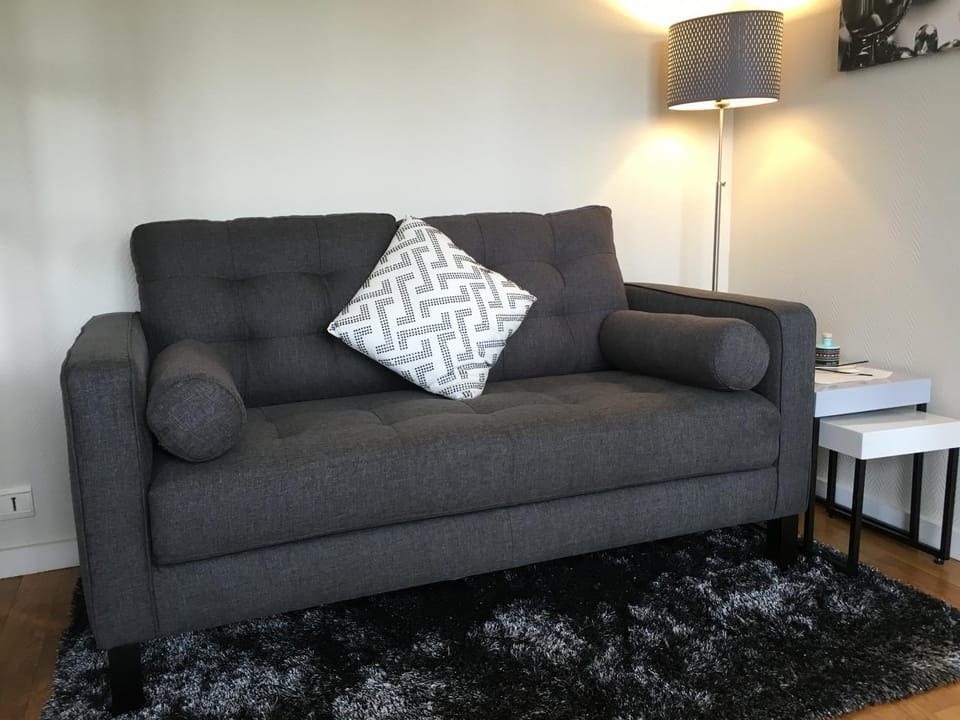 Grand Studio design avec parking Apartment in Courbevoie