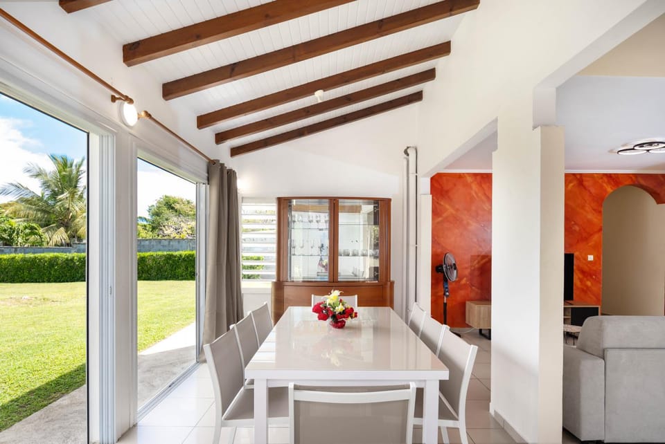 Garden, Living room, Dining area, Garden view