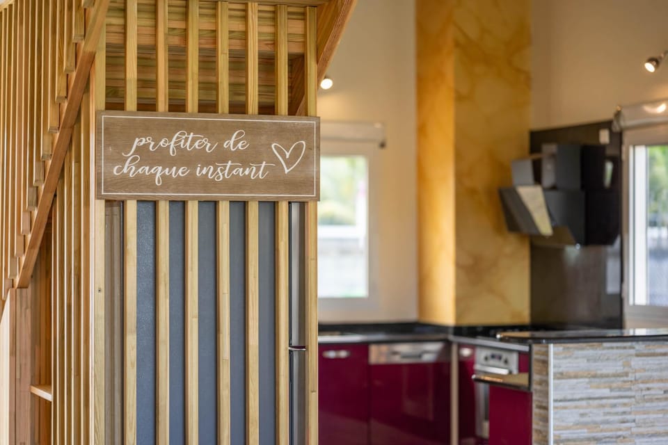 Kitchen or kitchenette, Decorative detail