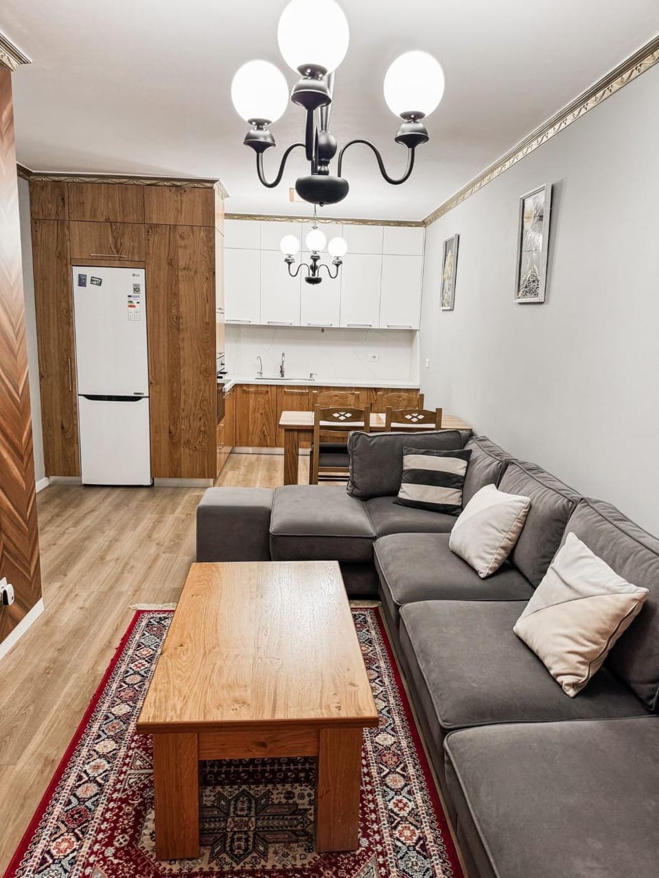 Kitchen or kitchenette, Living room, Seating area, Dining area, kitchen