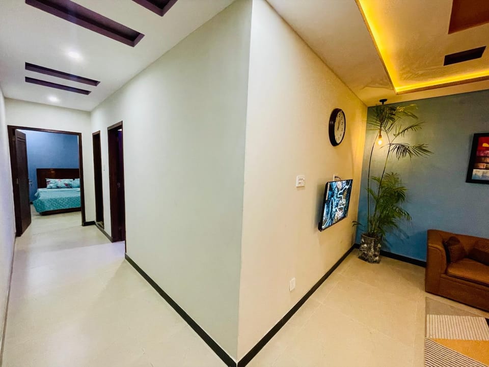 Communal lounge/ TV room, Bed, TV and multimedia, Seating area, Evening entertainment, Bedroom, wardrobe