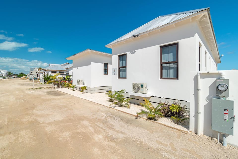 Casa Serena and Mistico Beach Club plus Boat Shuttle Villa in San Pedro
