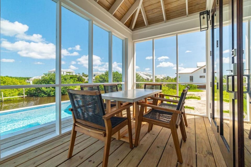 Casa Serena and Mistico Beach Club plus Boat Shuttle Villa in San Pedro
