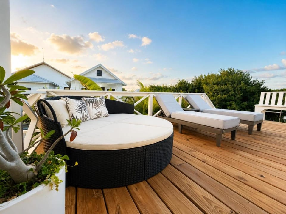 Casa Serena and Mistico Beach Club plus Boat Shuttle Villa in San Pedro
