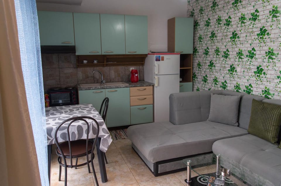 Kitchen or kitchenette, Seating area