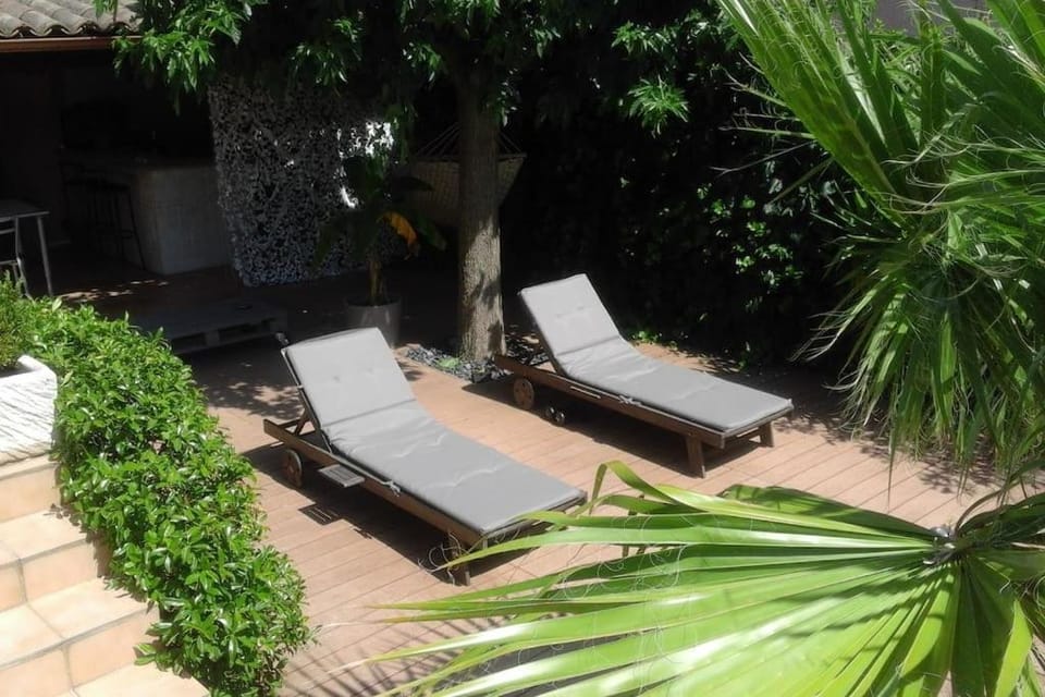 Patio, Spring, Day, Garden, Garden view, sunbed