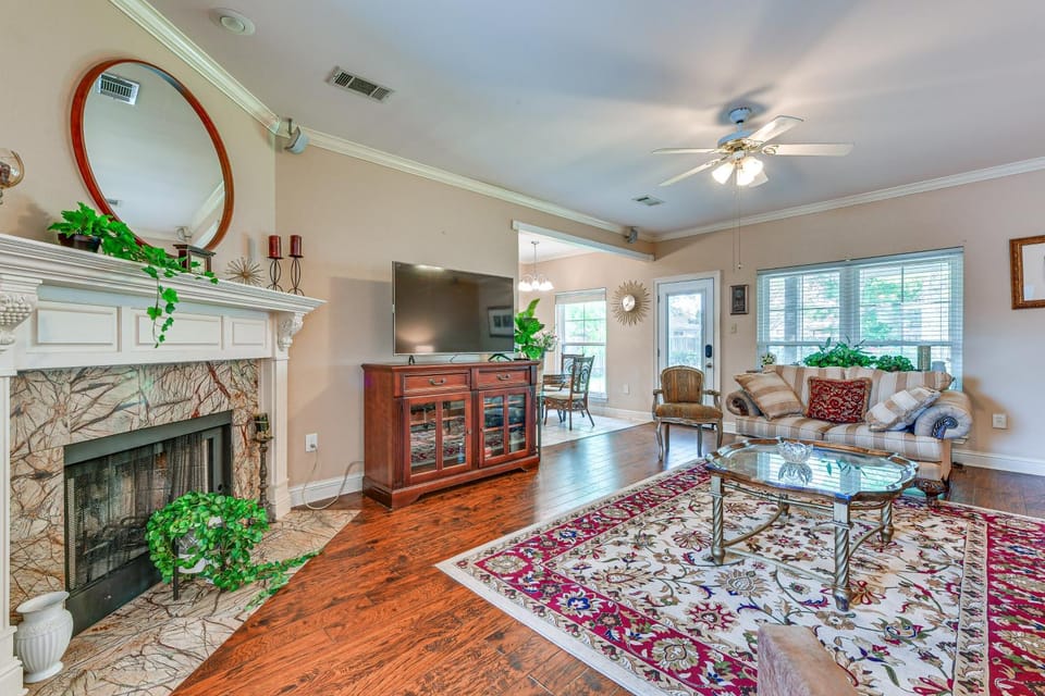 Baton Rouge Retreat with Patio, Grill and Fire Pit! House in Baton Rouge