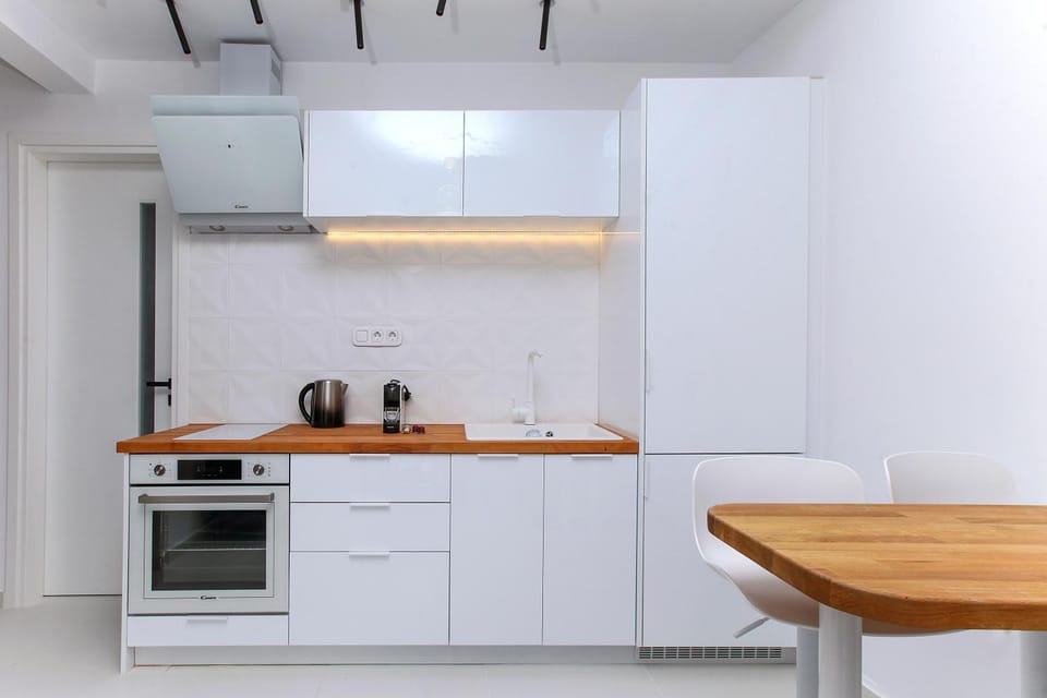 Kitchen or kitchenette, Dining area, pet friendly, stove, kitchen