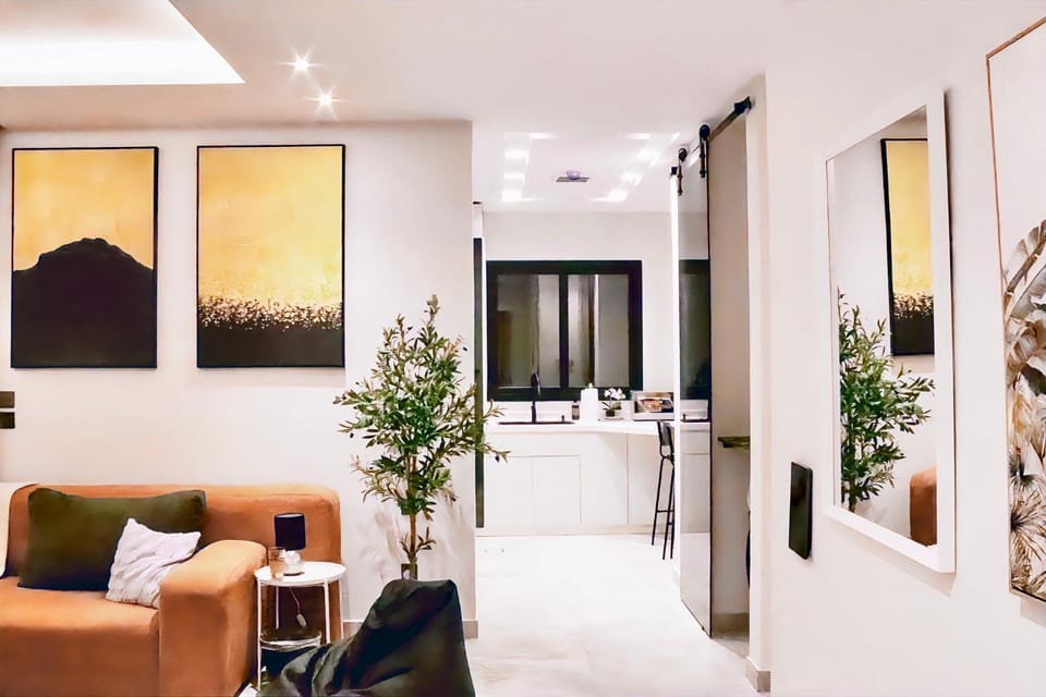Kitchen or kitchenette, Living room, Seating area, Dining area, Breakfast, microwave, toaster, washing machine, kitchen