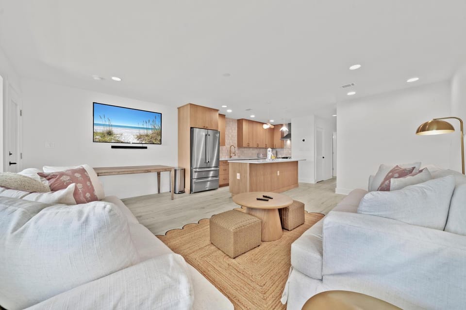 Gulf Front, Stunning Views! Newly Renovated! Dolphin Watch #1 House in Seacrest