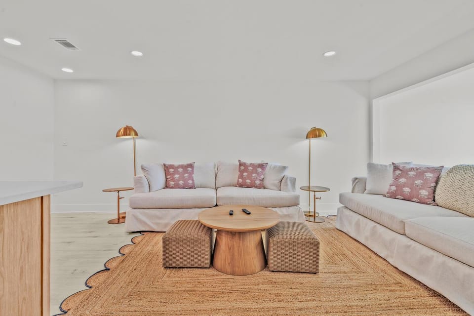 Gulf Front, Stunning Views! Newly Renovated! Dolphin Watch #1 House in Seacrest