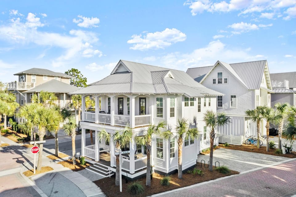 Katmanblu - Over 45 Five Star Reviews! Custom-Built! Easy Beach & Pool Access! House in Rosemary Beach