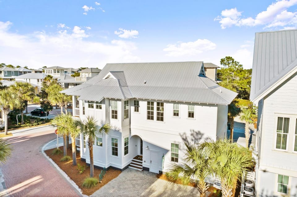 Katmanblu - Over 45 Five Star Reviews! Custom-Built! Easy Beach & Pool Access! House in Rosemary Beach