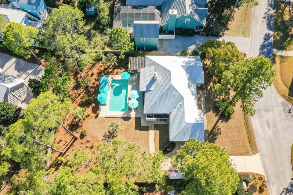Wood Beach Retreat Perfect 30A Location offering Easy Beach Access & Private Pool House in Seagrove Beach