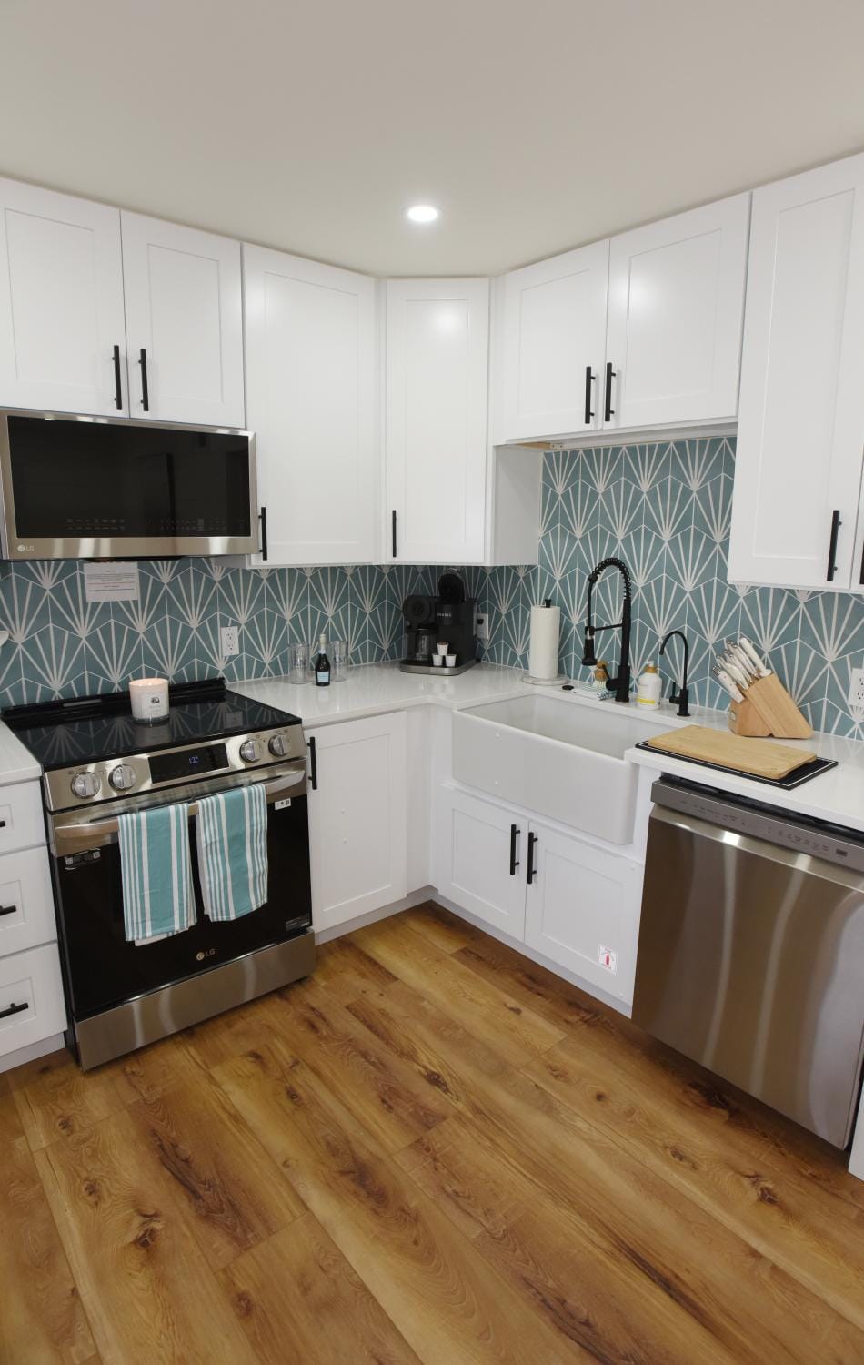 Tradewinds Cottage Completely Renovated Easy Beach & Pool Access House in Bradenton Beach