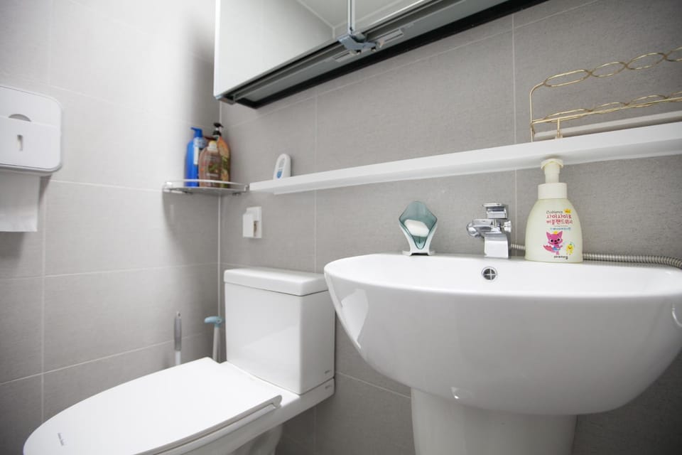 Toilet, Bathroom